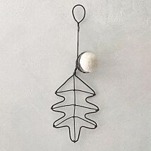 White Rusty Wire Oak Leaf