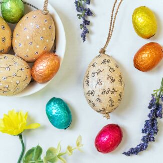 Leaves Hanging Wooden Egg Decoration