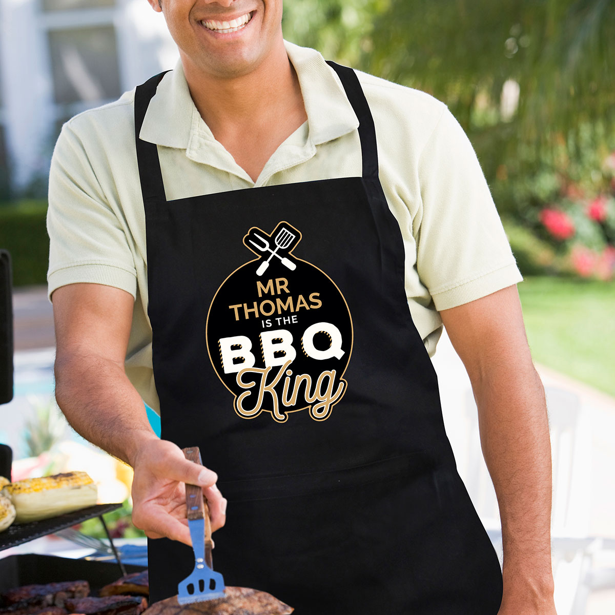 https://www.temptationgifts.com/media/catalog/product/p/0/p0510i80-personalised-bbq-king-black-apron-_1_.jpg